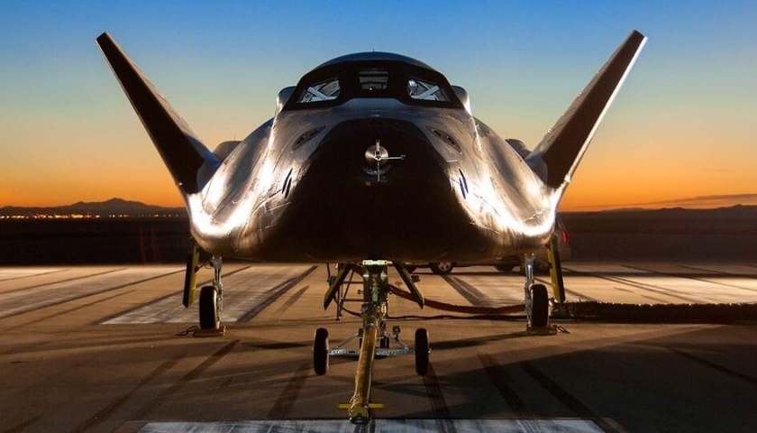 Dream_Chaser_pillars